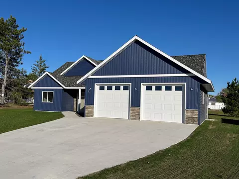 Exterior - 916 NW 7th Ave NW, Perham, MN 56573 photo 3 of 8