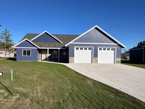 916 NW 7th Ave NW, Perham, MN 56573