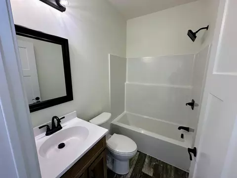 Bath - 916 NW 7th Ave NW, Perham, MN 56573 photo 4 of 4