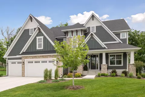 1886 Della Dr, Chanhassen, MN 55317