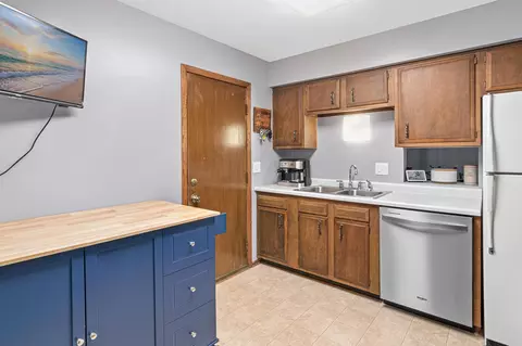 3772 Red Robin Ln, Eagan, MN 55122 photo 3