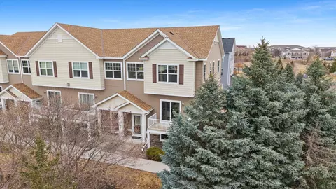 9580 Madison Dr #4, Chanhassen, MN 55317