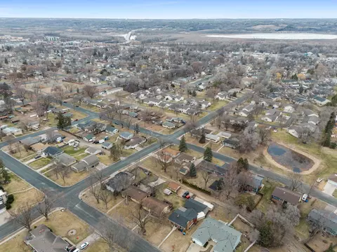 View/Area - 902 7th Ave E, Shakopee, MN 55379 photo 7 of 8