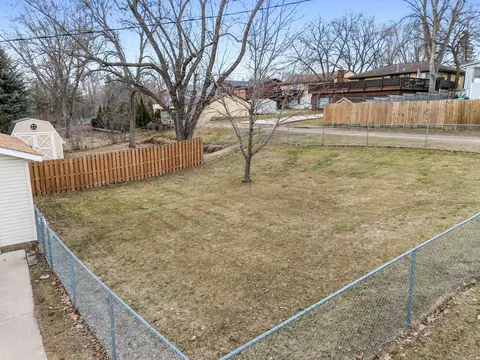 Exterior - 902 7th Ave E, Shakopee, MN 55379 photo 8 of 9
