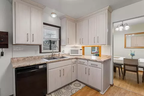 Kitchen - 902 7th Ave E, Shakopee, MN 55379 photo 2 of 3