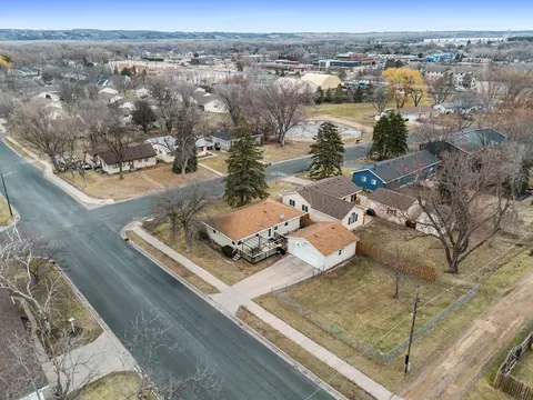 View/Area - 902 7th Ave E, Shakopee, MN 55379 photo 1 of 8