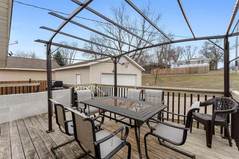 Exterior - 902 7th Ave E, Shakopee, MN 55379 photo 3 of 9