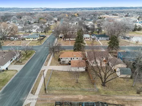 View/Area - 902 7th Ave E, Shakopee, MN 55379 photo 2 of 8