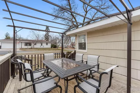 Exterior - 902 7th Ave E, Shakopee, MN 55379 photo 5 of 9