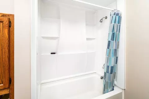 Bath - 706 E 11th St, Duluth, MN 55805 photo 3 of 3