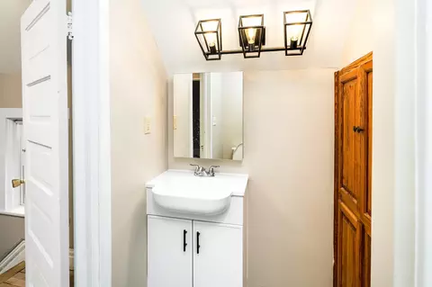 Bath - 706 E 11th St, Duluth, MN 55805 photo 2 of 3