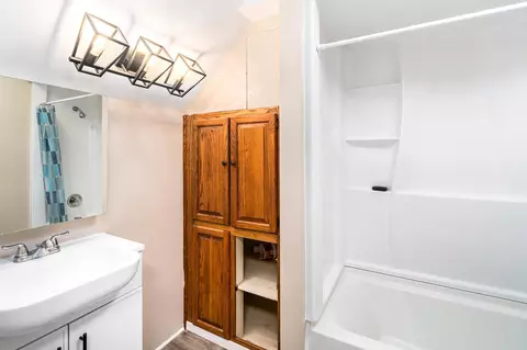 Bath - 706 E 11th St, Duluth, MN 55805 photo 1 of 3