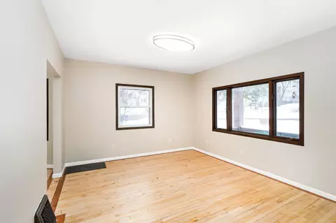 Living - 706 E 11th St, Duluth, MN 55805 photo 2 of 3