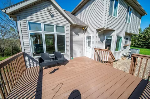 Exterior - 7914 50th Ave NW, Oronoco, MN 55960 photo 7 of 17