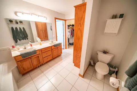 Bath - 7914 50th Ave NW, Oronoco, MN 55960 photo 5 of 7
