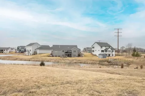 22 Sunset Ct, North Mankato, MN 56003