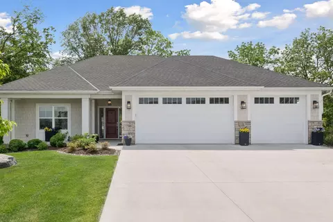 17505 47th Ave N, Plymouth, MN 55446