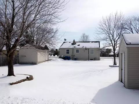 Exterior - 1233 Parallel St, Chaska, MN 55318 photo 3 of 4