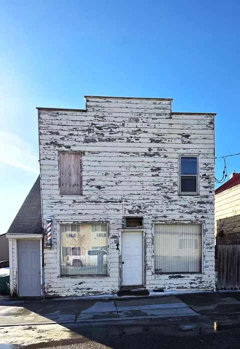 41 C E N T E R Ave S, Mayville, ND 58257