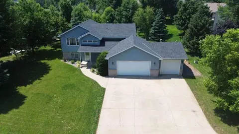 1009 Fairway Blvd, Howard Lake, MN 55349