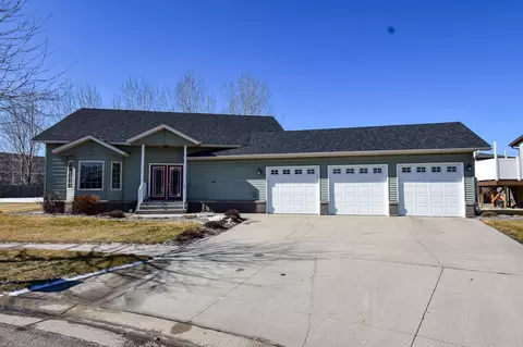 913 41st Ave S, Moorhead, MN 56560