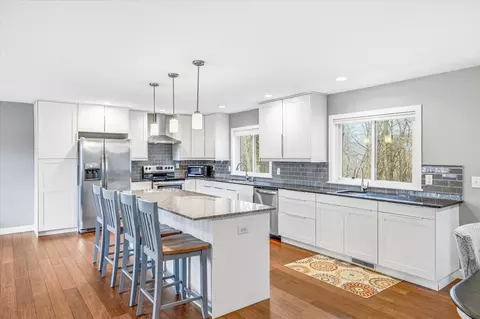 112 Pony Ln E, Apple Valley, MN 55124