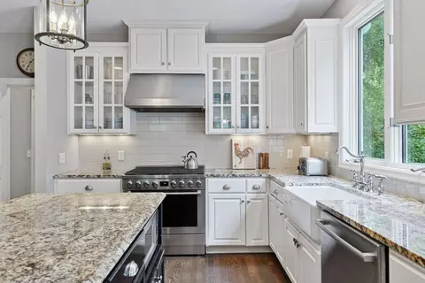17641 Hyde Park Ave, Lakeville, MN 55044