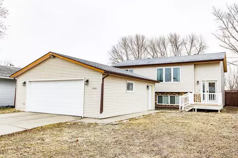 2008 5th Ave E, West Fargo, ND 58078