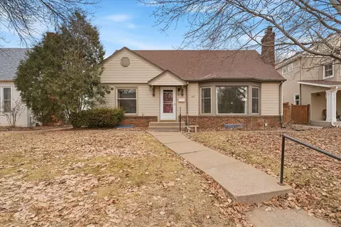 1489 Hoyt Ave W, Falcon Heights, MN 55108