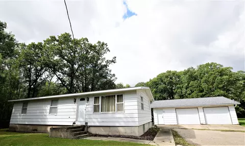 809 11th Ave SE, Roseau, MN 56751