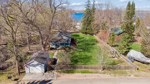 3142 Brooks Ln, Wayzata, MN 55391