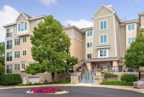11472 Fairfield Rd W #106, Minnetonka, MN 55305