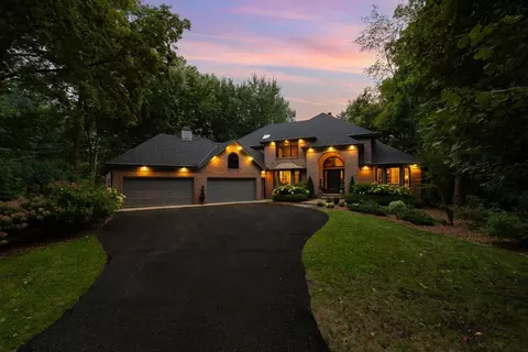 8010 Island Rd, Eden Prairie, MN 55347