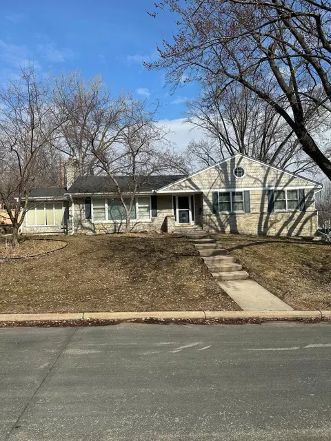 5216 Hollywood Rd, Edina, MN 55436