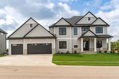 2764 Scenic Point Dr SW, Rochester, MN 55902