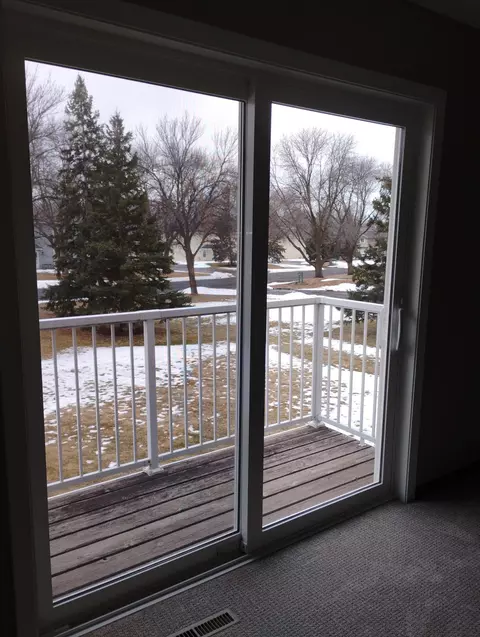 1027 Pond View Ct, Vadnais Heights, MN 55127