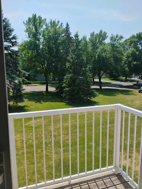 1027 Pond View Ct, Vadnais Heights, MN 55127