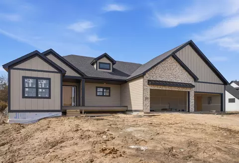 376 Moelter Ln, Hudson, WI 54016