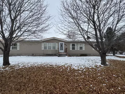 848 1st St, Milnor, ND 58060