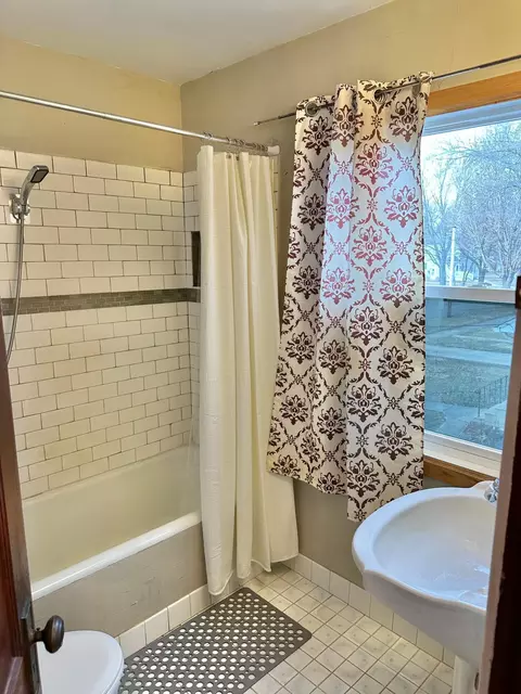 Bath - 623 E 6th St, Albert Lea, MN 56007 photo 1 of 3
