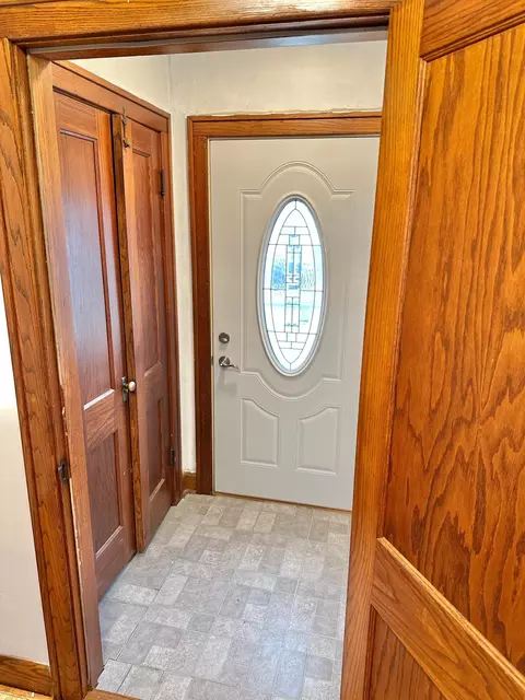 Entry Way - 623 E 6th St, Albert Lea, MN 56007 photo 1 of 3