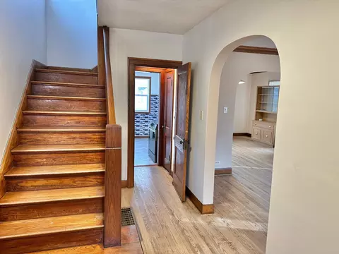 Entry Way - 623 E 6th St, Albert Lea, MN 56007 photo 2 of 3