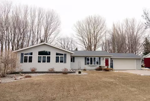 9512 11th Ave SW, Cavalier, ND 58220