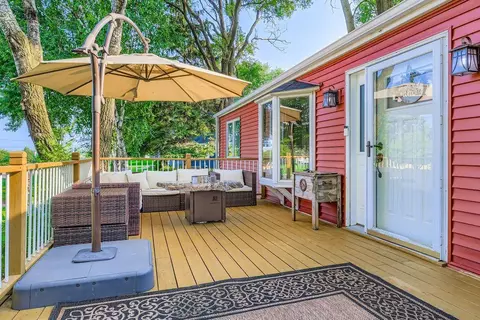 1387 Hadley Ave N, Oakdale, MN 55128