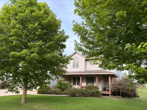 320 6th St SE, Medford, MN 55049
