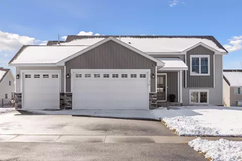 417 Eagle St NW, Isanti, MN 55040