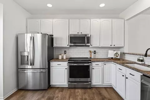 8506 Grove Cir, Shakopee, MN 55379