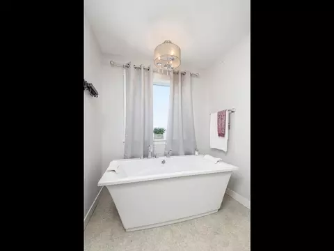 Bath - 1961 6th Ave N, Saint Cloud, MN 56303 photo 2 of 7