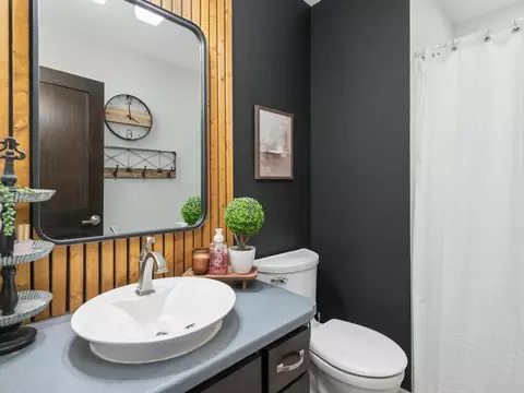 Bath - 1961 6th Ave N, Saint Cloud, MN 56303 photo 5 of 7