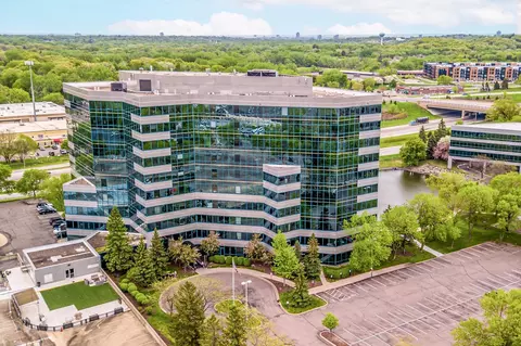 5601 Smetana Dr #813, Minnetonka, MN 55343